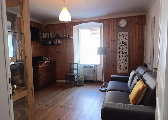 Ground Floor With Garden דירה